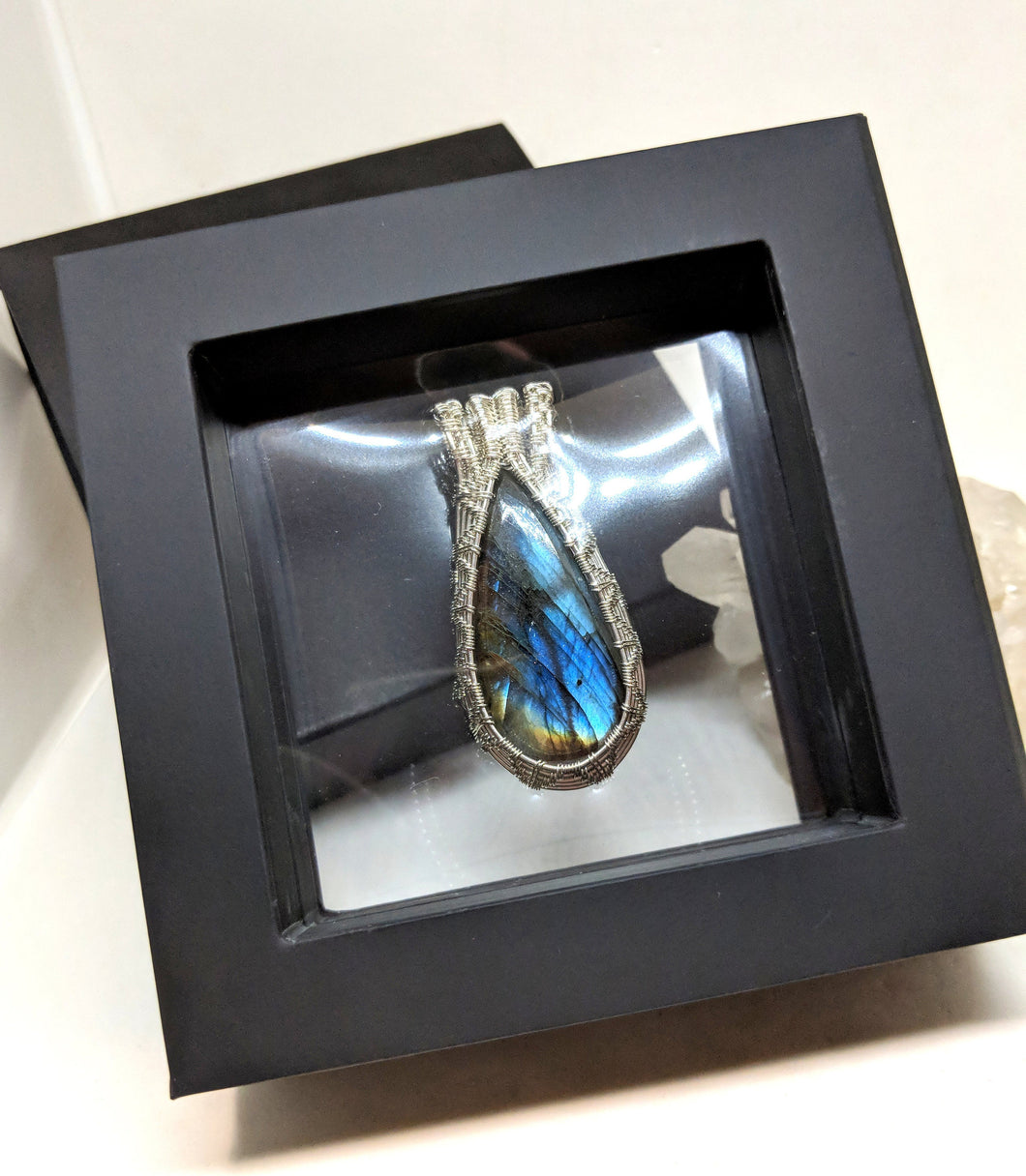 Hand Woven Wire Wrapped High Blue Flash Labradorite Pendant)